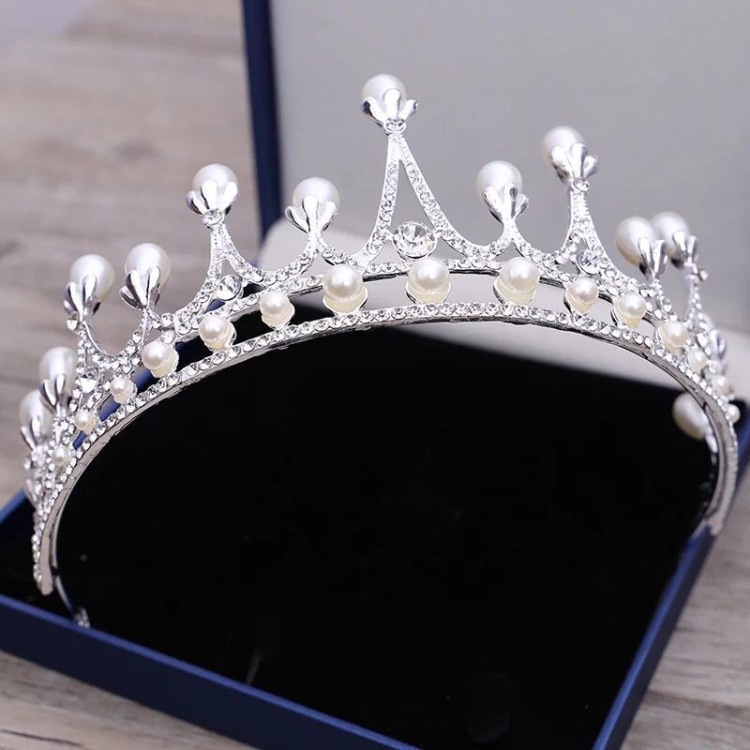 2018新款韩式公主生日皇冠 白色珍珠头饰新娘婚纱配饰品厂家直销