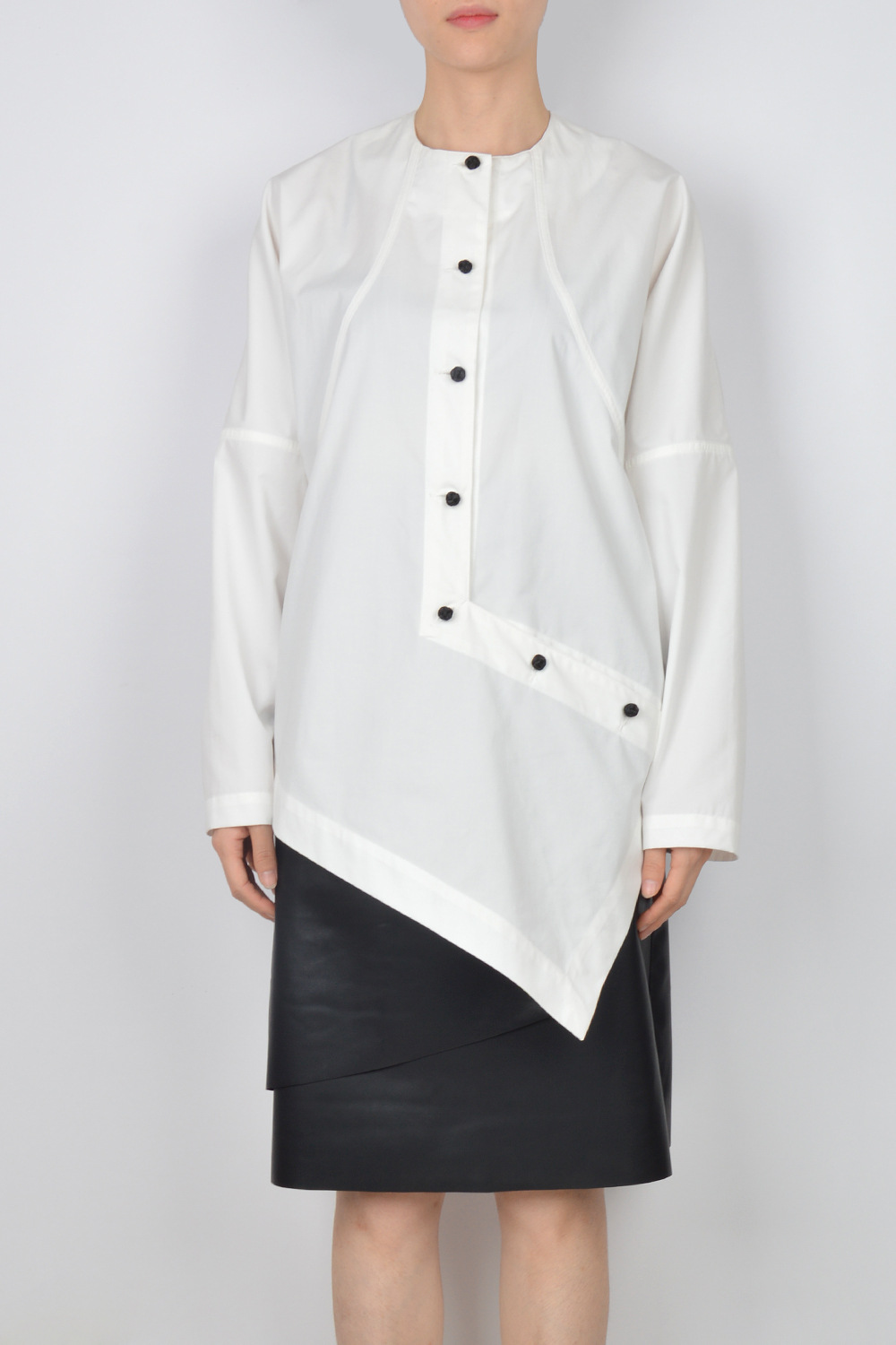 丽朵服饰高级定制2020早春新品不对称纽扣细节棉质混纺府绸衬衫