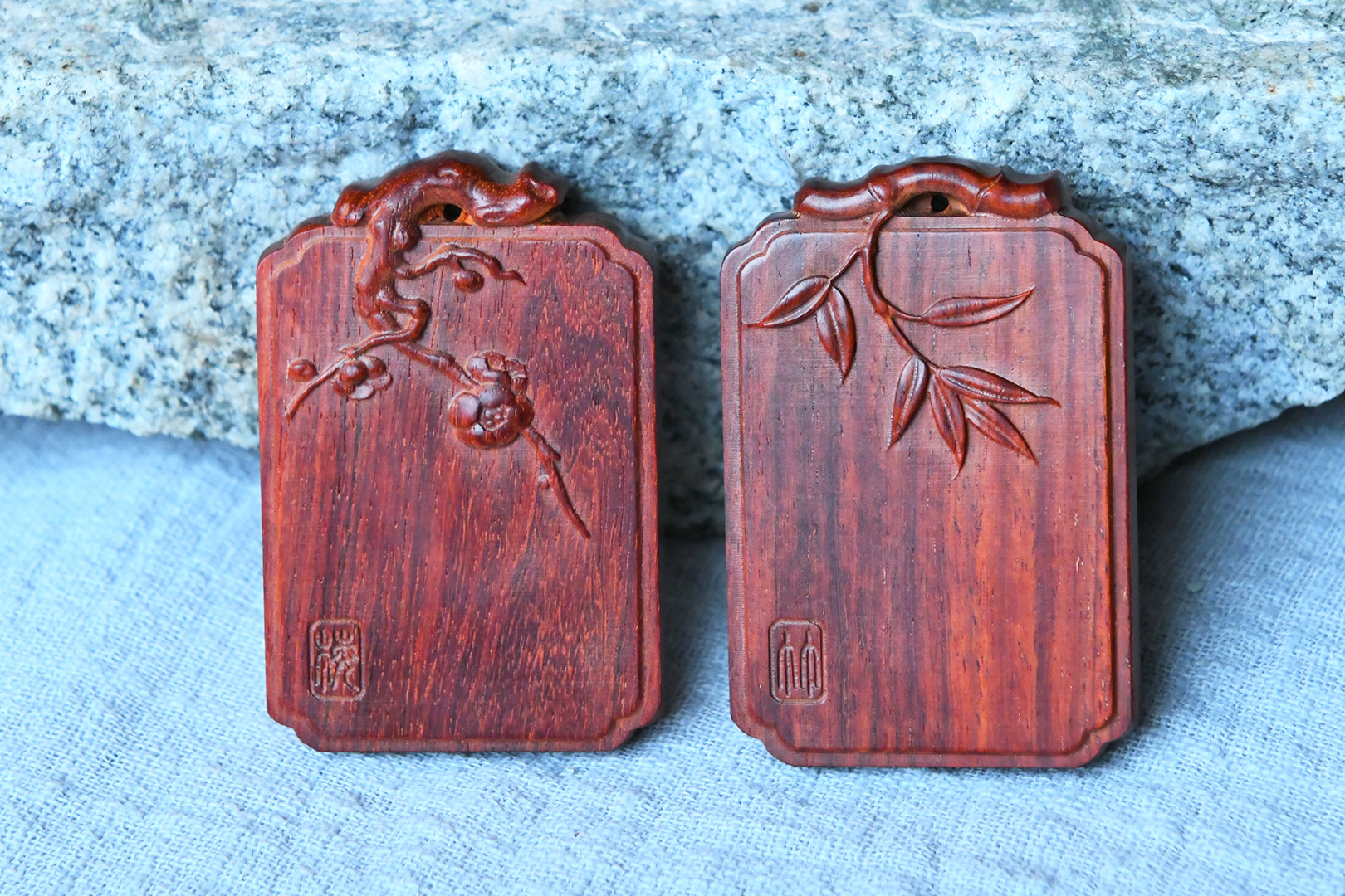 品牌: 仙艺名匠 产品描述:  印度小叶紫檀雕刻梅兰竹菊461无事牌系列