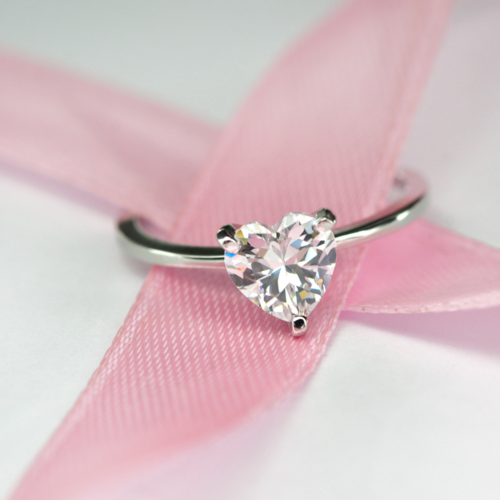 跨境专供 甜蜜爱心三爪戒指简约大方超闪仿真钻手饰可定做纯银款