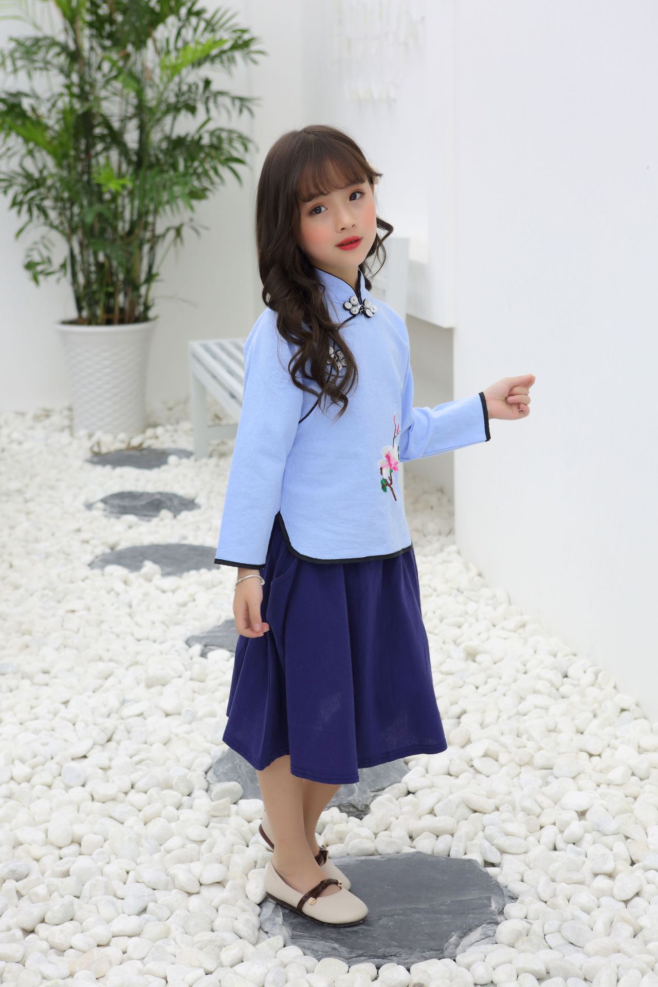 儿童古装民国装学生装女秋冬款女童绣花小姐装古筝演出写真表演