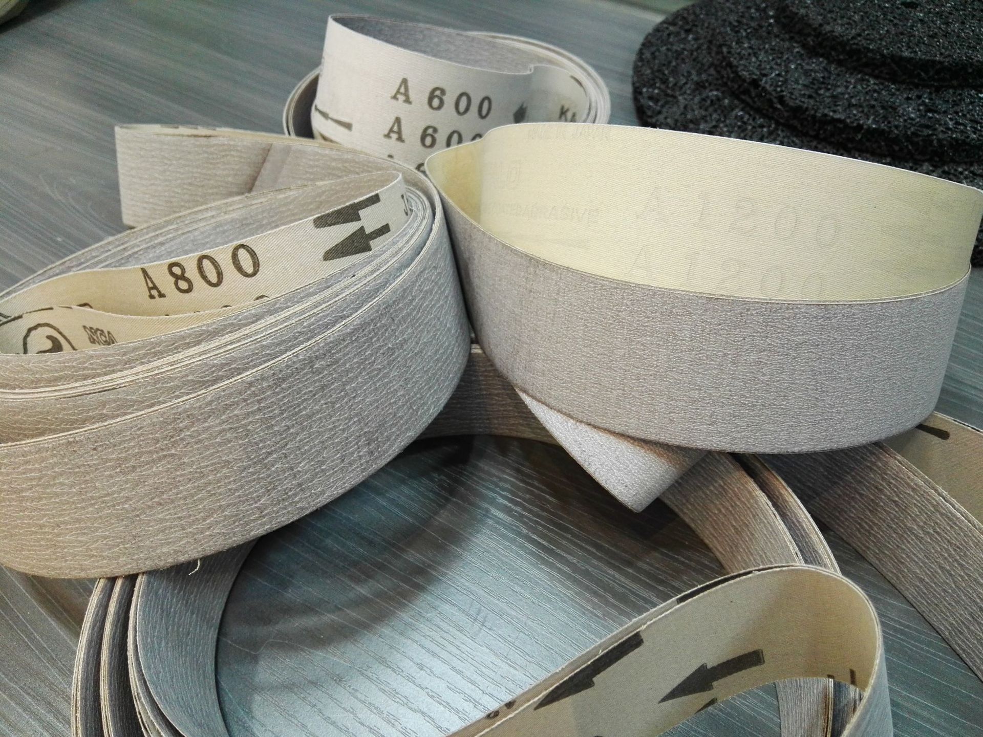 厂家直供日本野牛软布抛光砂带不锈钢铝金属nca拉丝打磨沙带定做