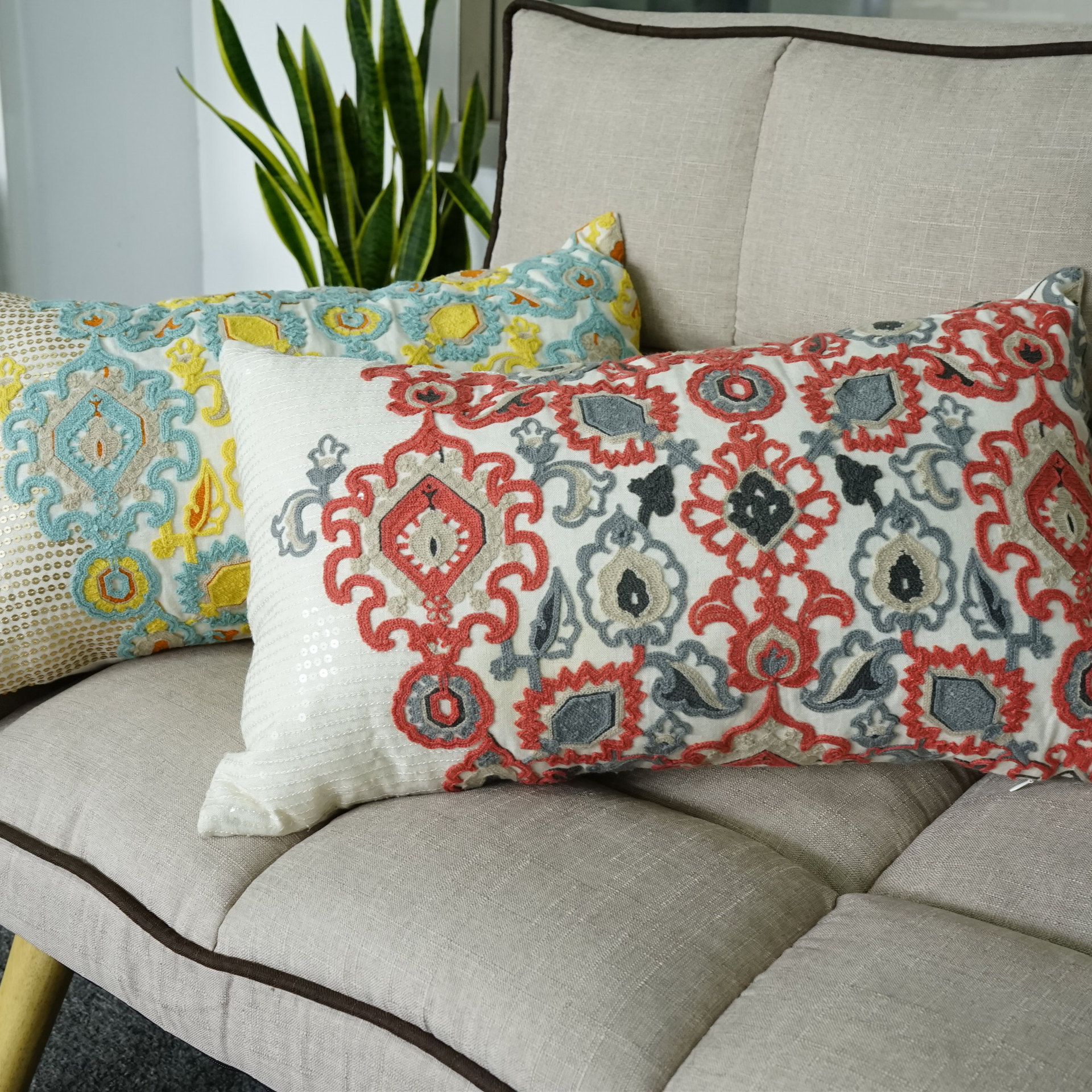 家居软饰高品质礼品床上家居用品亮片绣花设计长方形抱枕靠垫