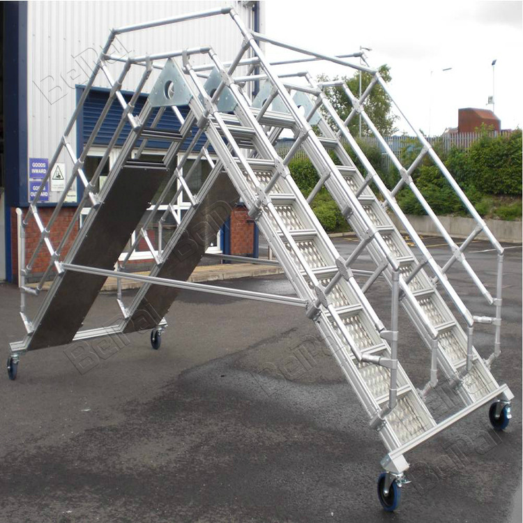 机器过桥工业梯踏步及走台系统定制可用于维修平台扶手围栏安装快