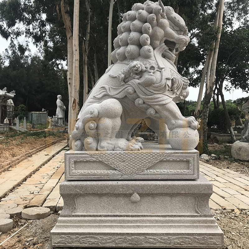 广东风格石狮子 献钱狮 底座刻传统吉祥八宝图 青石雕刻制作南狮