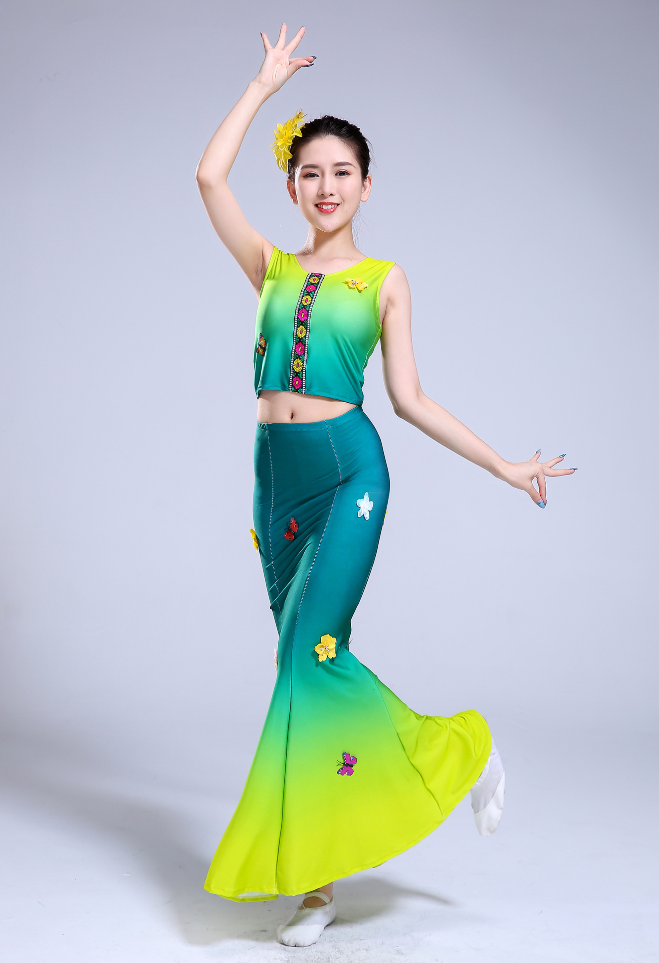 傣族舞蹈演出服装孔雀舞蹈服装女傣族裙子表演服饰鱼尾裙