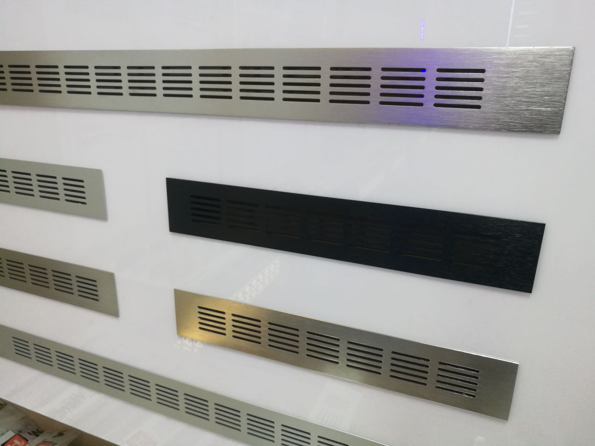 铝合金透气网 透气格衣柜透气孔橱柜透气网多用途通风孔厂家直销