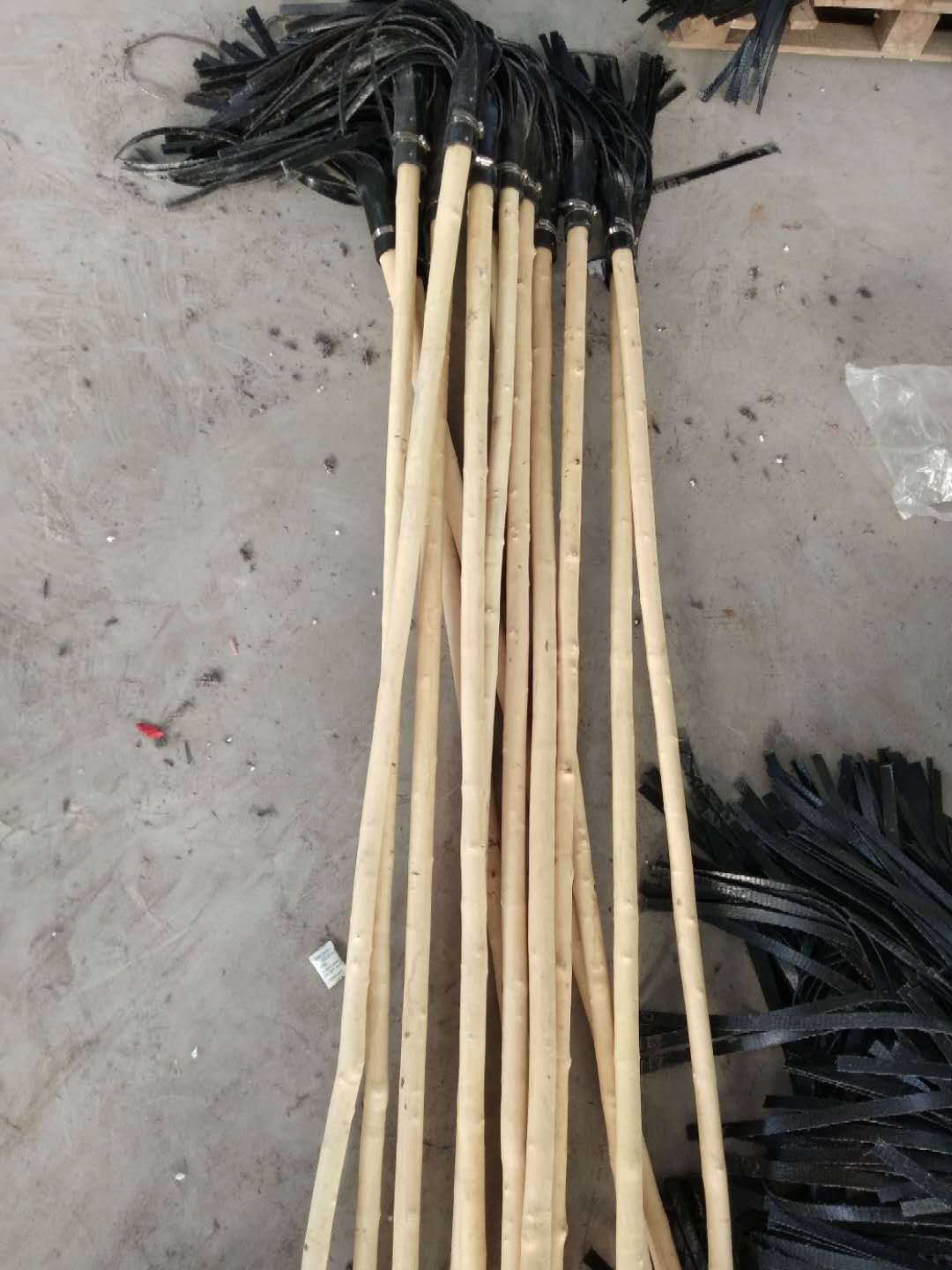 厂家供应白蜡杆二号工具 二号扑火工具 灭火拖把厂家批发定做