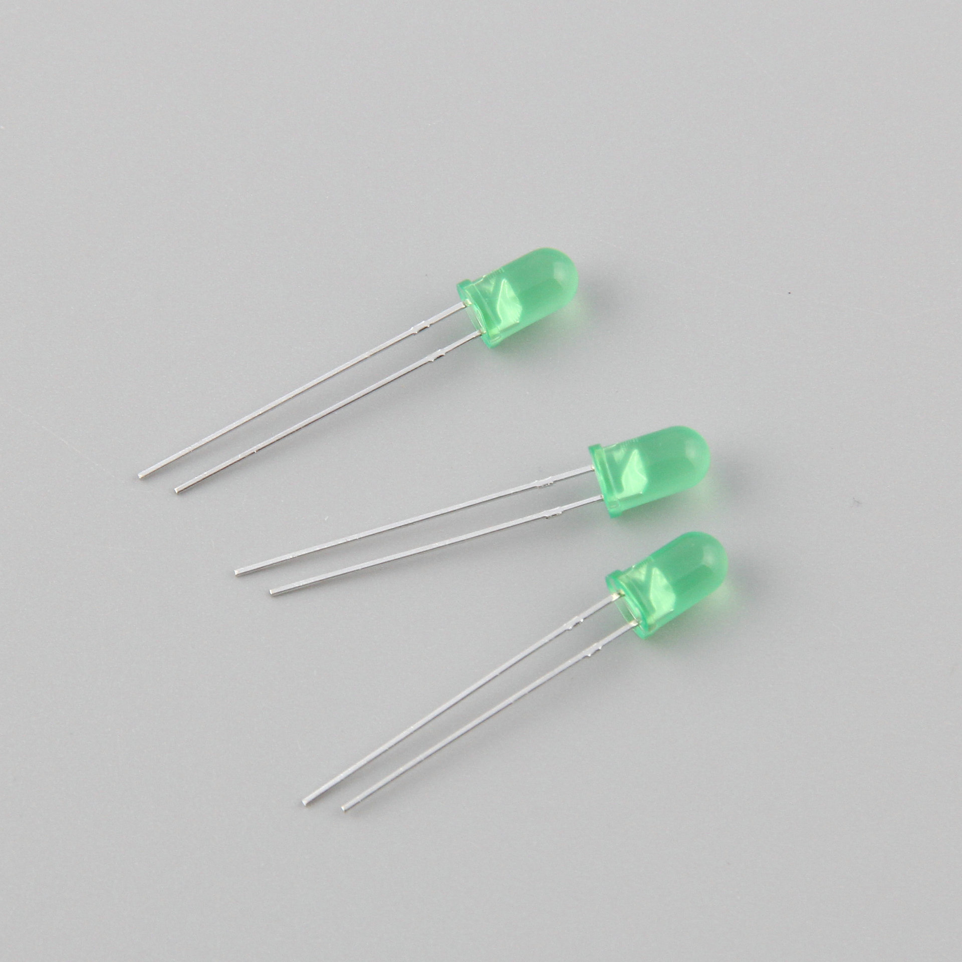 厂家供应5mm圆头雾状绿发绿普亮长脚 黄绿发光二极管耐用led灯珠