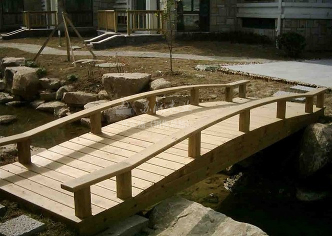 苏航厂家供应防腐木桥平行木桥小型拱形桥景观园艺木制品桥梁