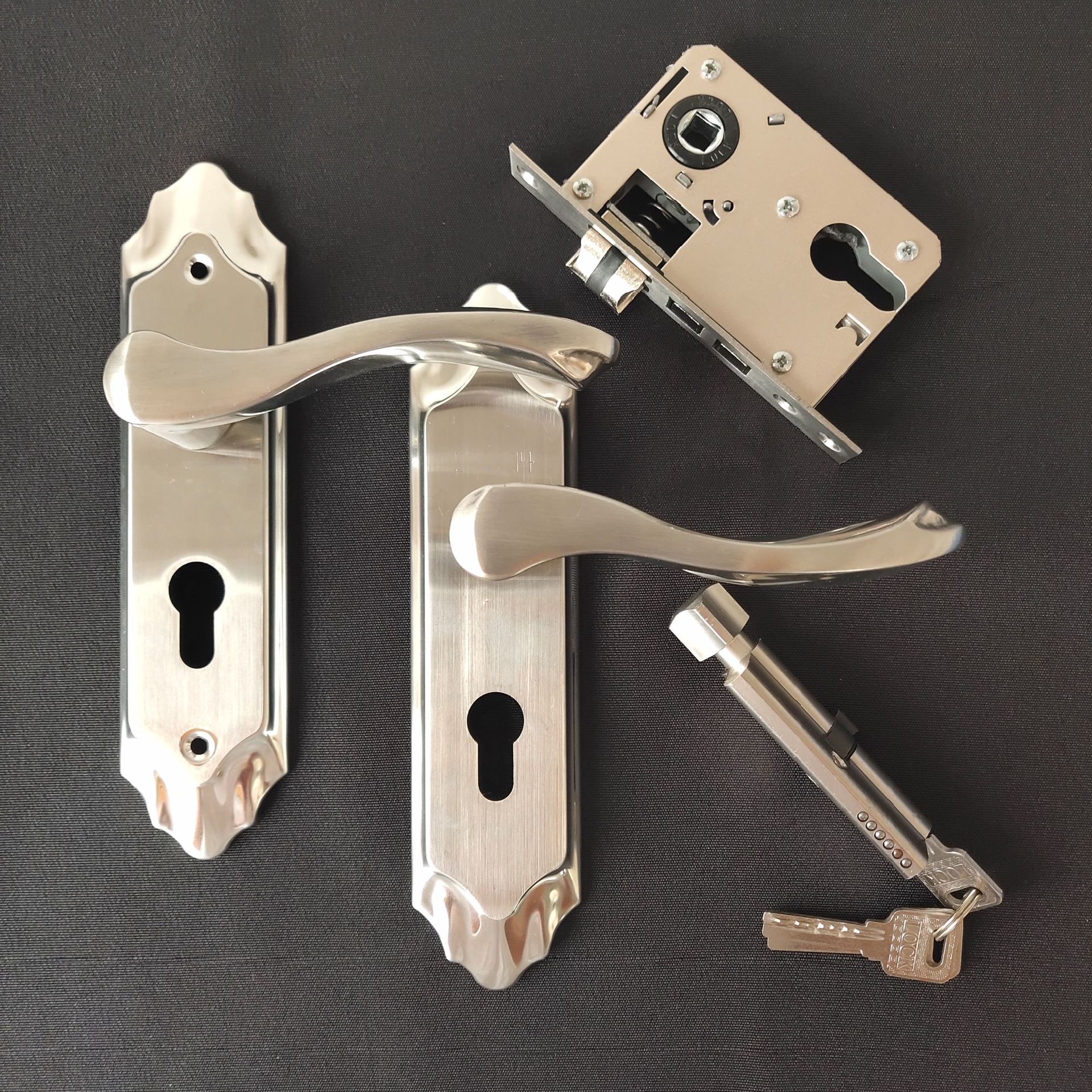 厂家直销不锈钢门锁 室内木门卧室执手锁 双舌轴承静音滚珠把手锁