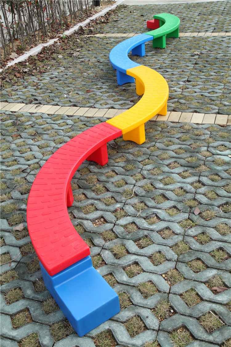 幼儿园独木桥 儿童塑料组合独木桥 平衡木器材 感统体能训练批发