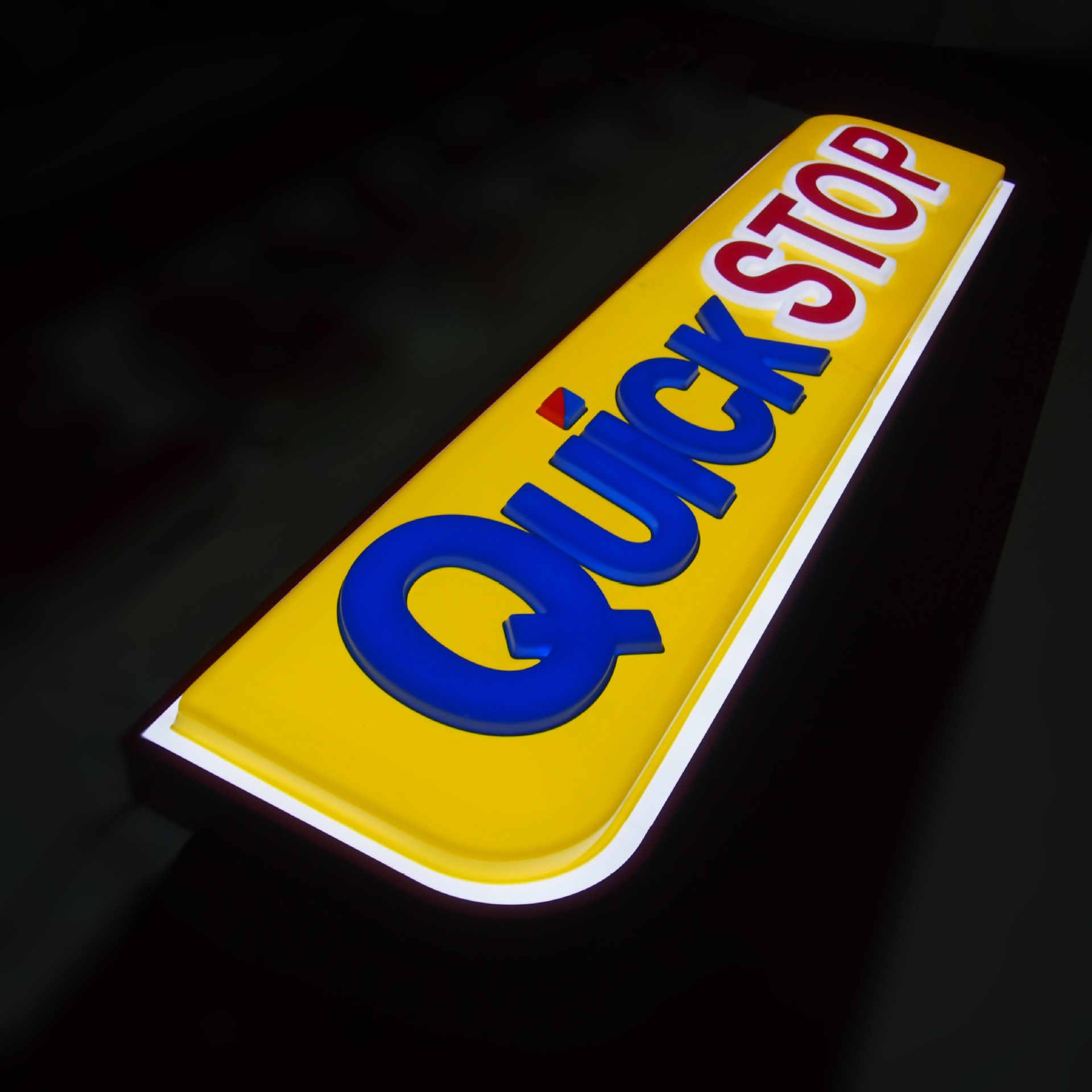 亚克力吸塑uv广告牌灯箱不锈钢围边发光灯箱亚克力字水晶字定制