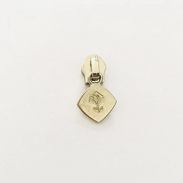 【产品名称】:玫瑰方形拉牌 【产品品牌】