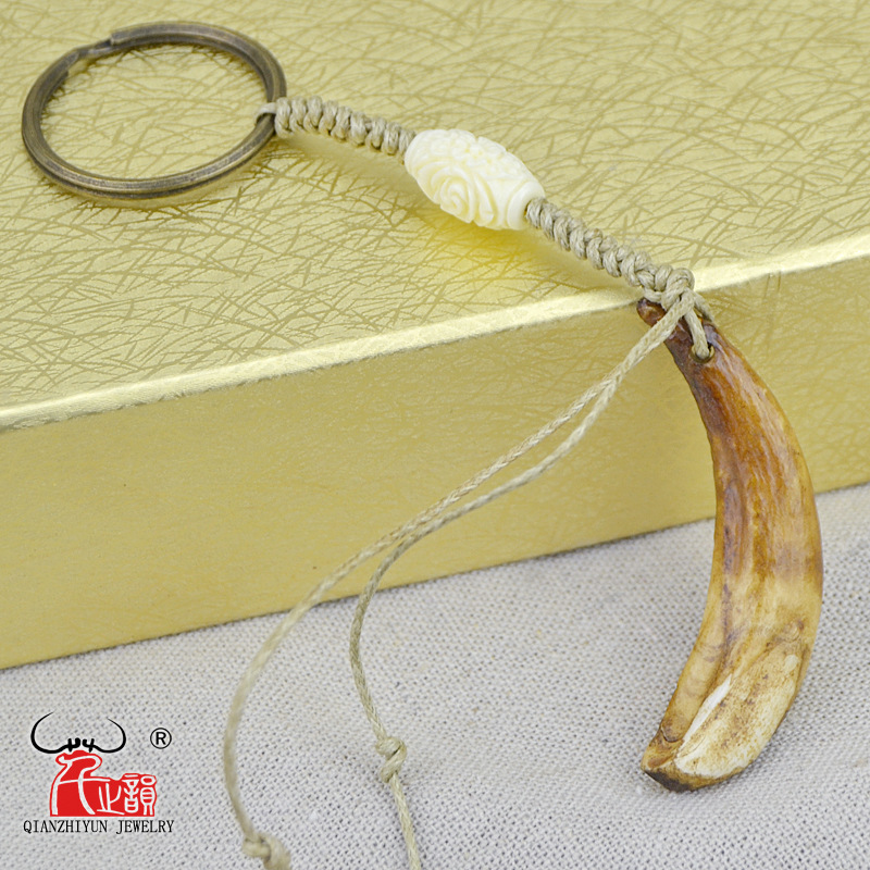 6cm左右吊坠材质:真野猪牙(图片看不出实际大小 拍之前请拿尺子照着