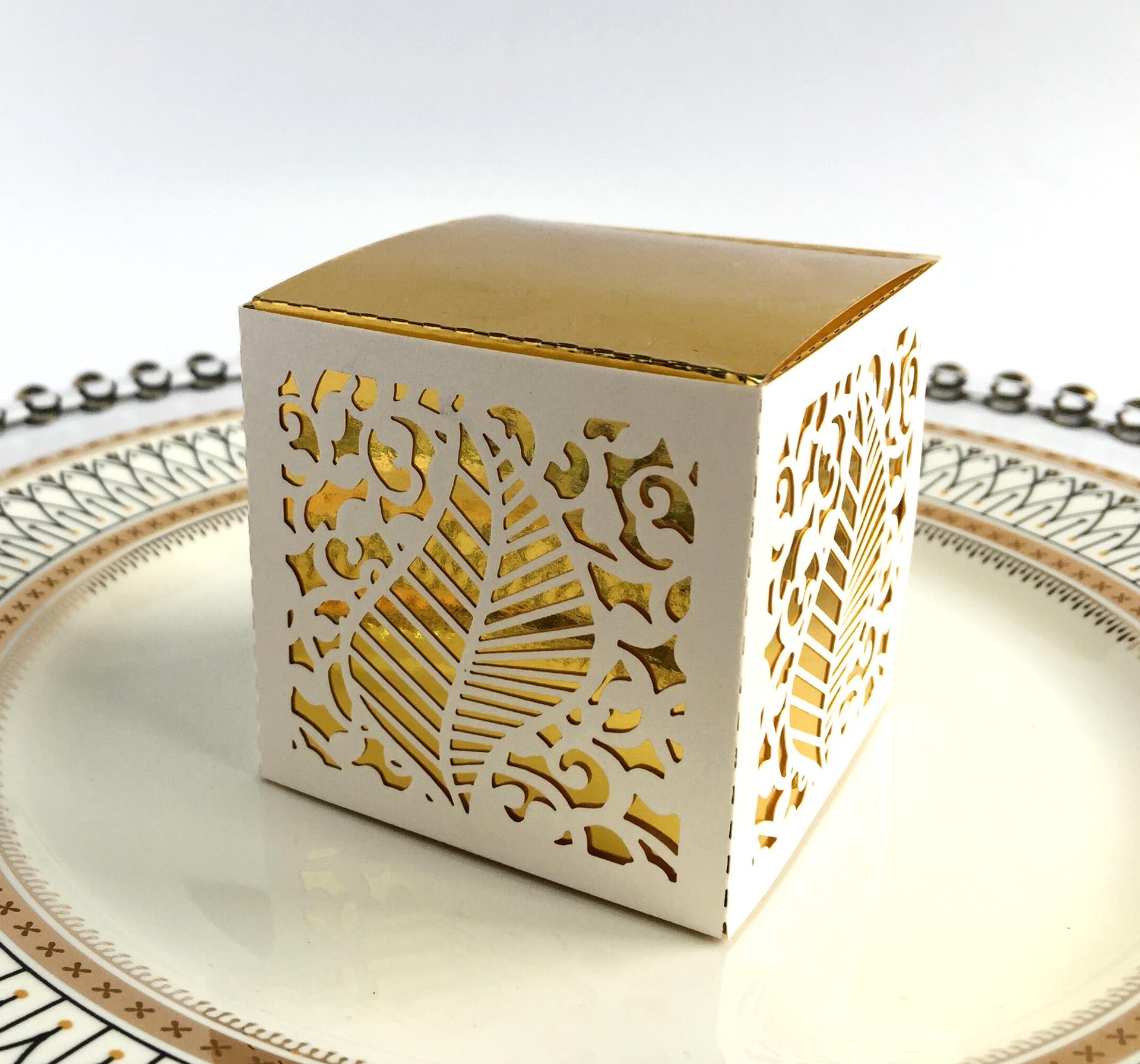 树叶花 激光切割喜糖盒 糖果包装盒 黑色高档化妆品镂空纸盒套