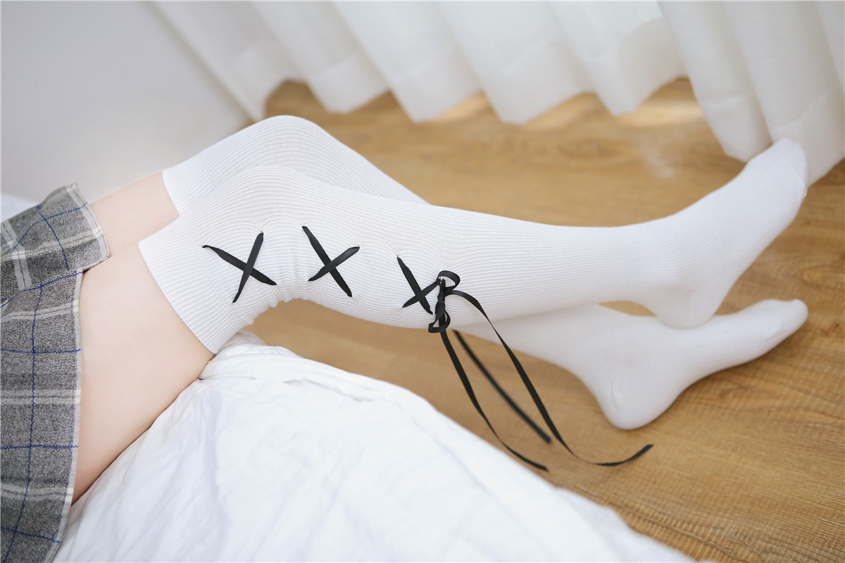 18新款日系过膝袜黑白色交叉丝带大腿袜女高筒袜