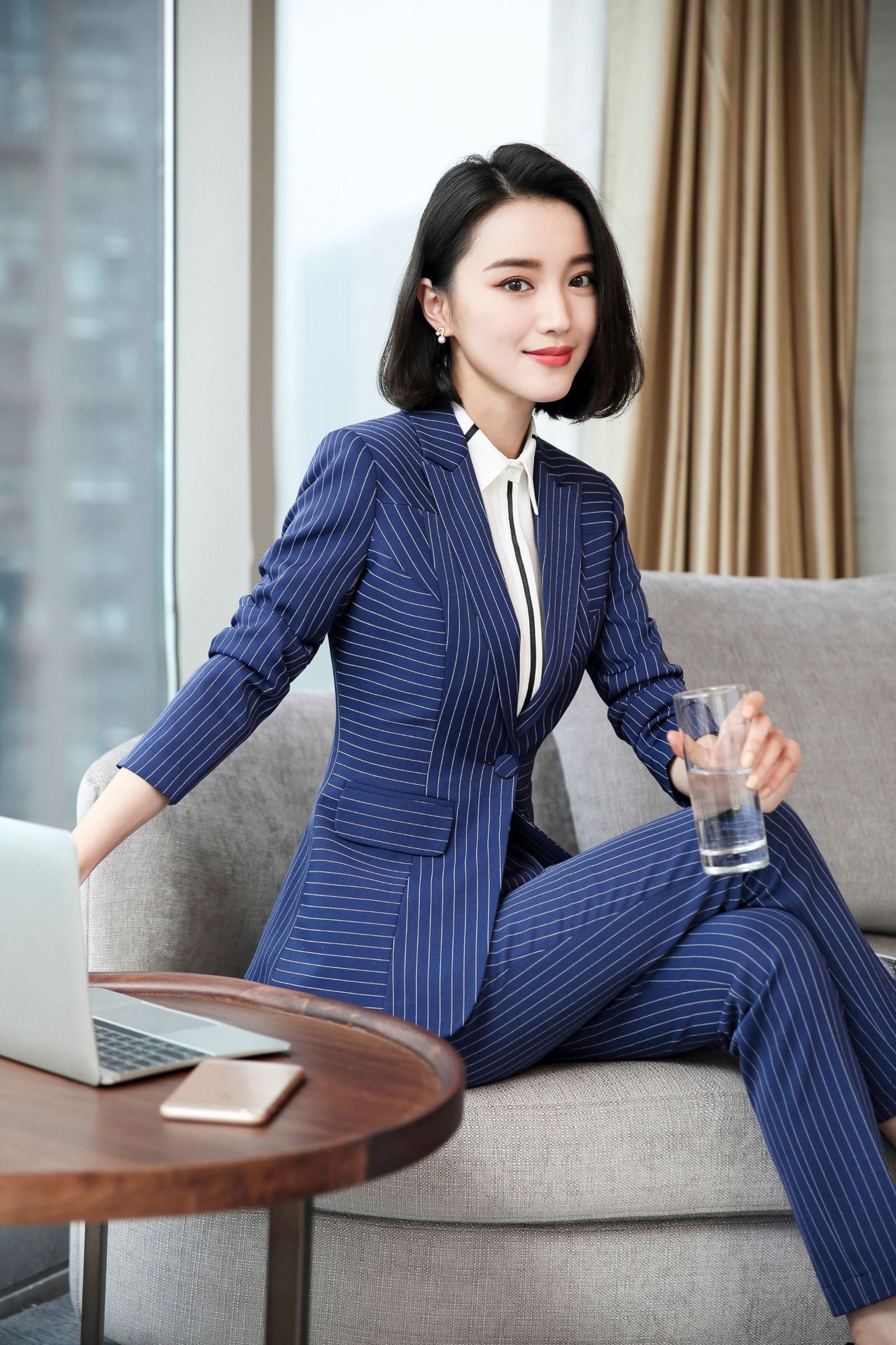 职业女士条纹小西装长裤套装白领商务教师面试正装气质修身工作服