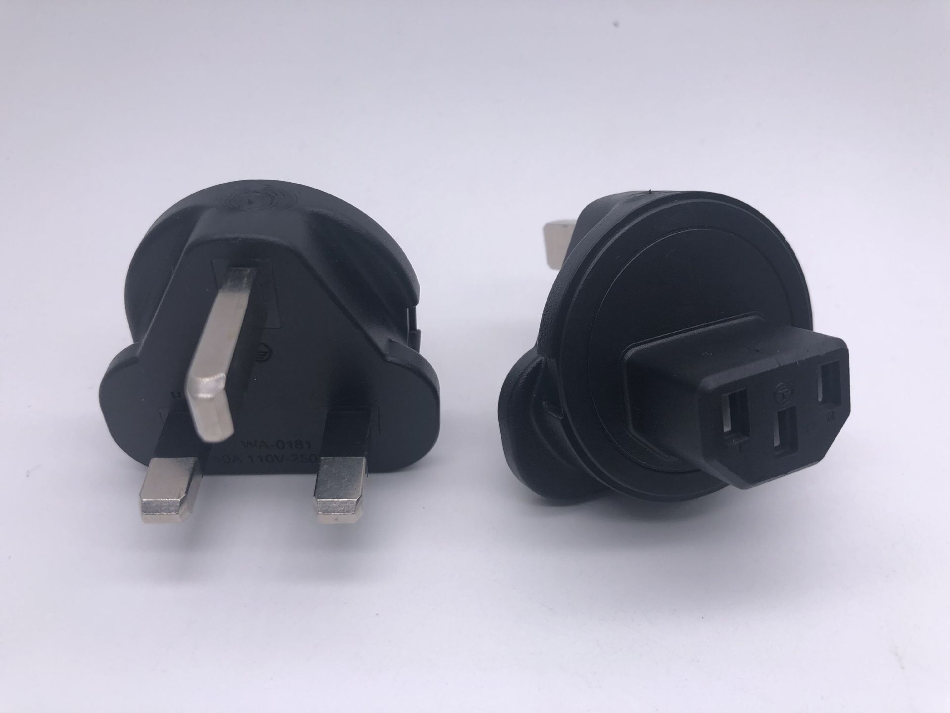 英标大三角插头转c13母头 13a250v插头 pdu服务器连接头