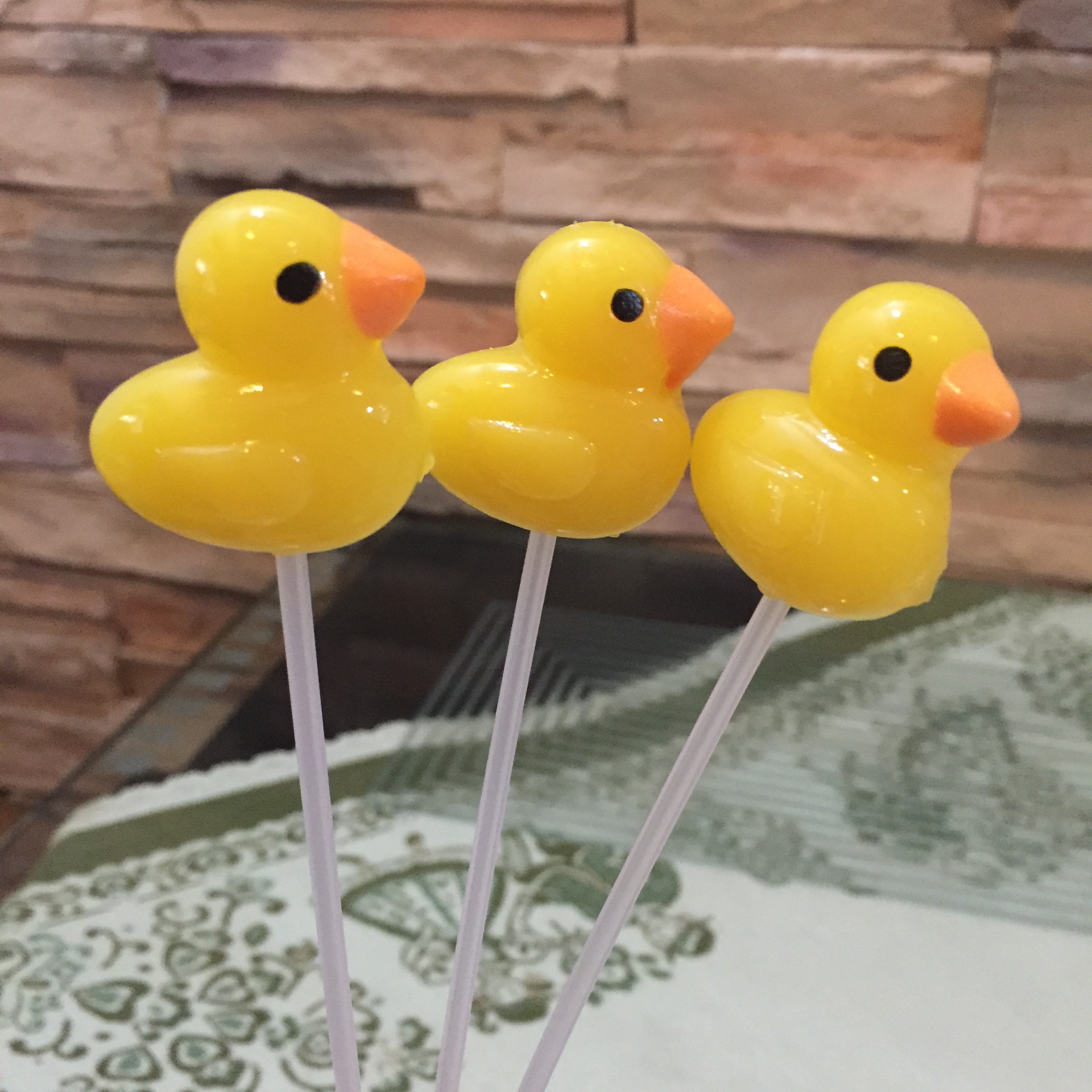 长棒小黄鸭圆球金条萝卜棒棒糖 糖果儿童可爱创意送礼批发整包价