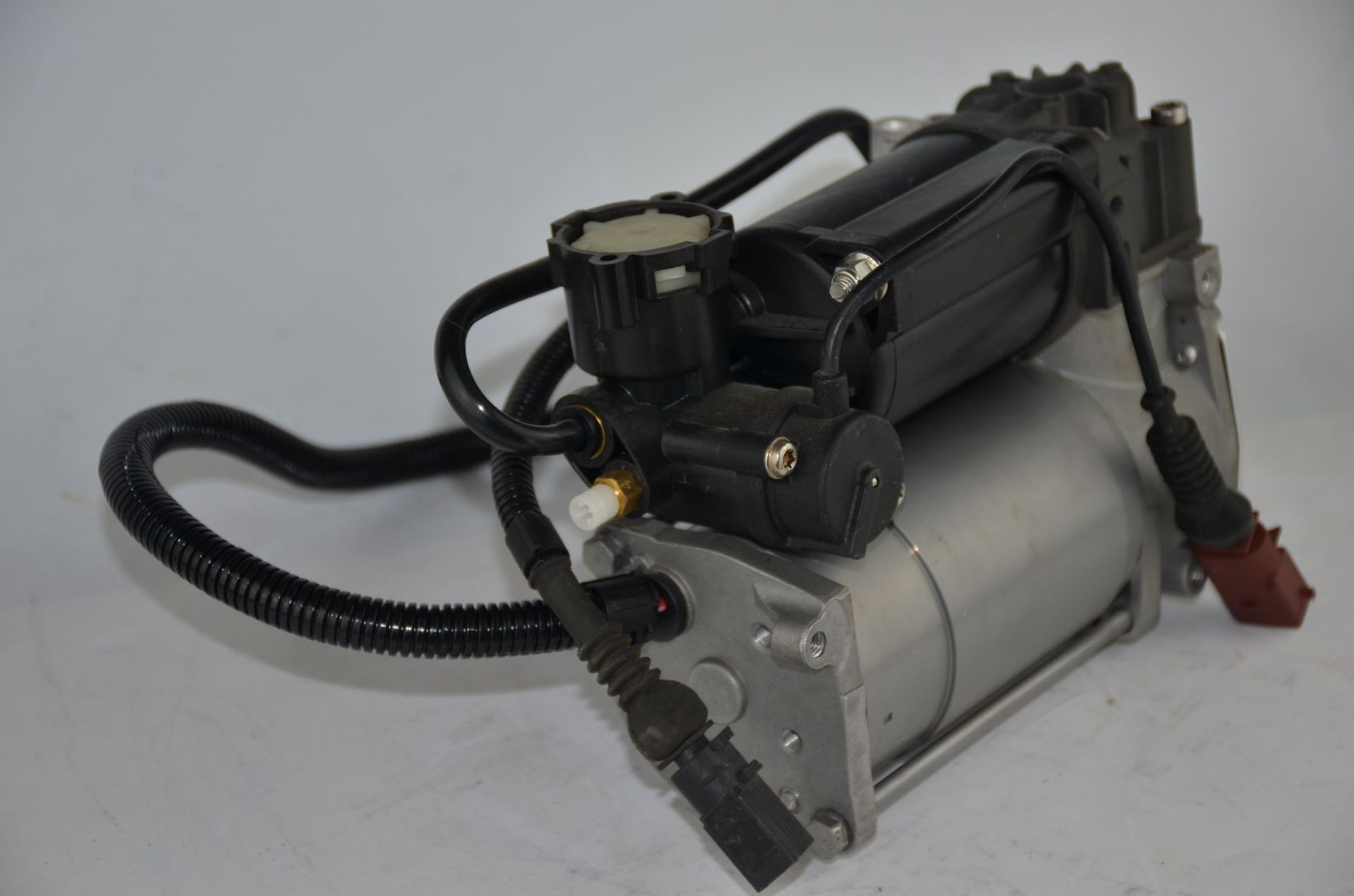 适用于大众途锐卡宴oem7l0616007a空气减震器用空气泵