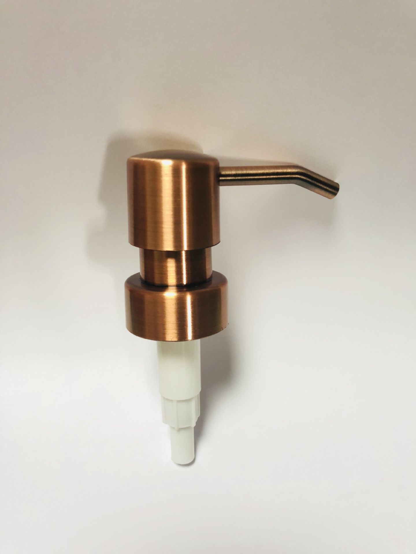 供应多款塑料喷头,绅士圆头红古铜拉丝,洗手液泵头chp374