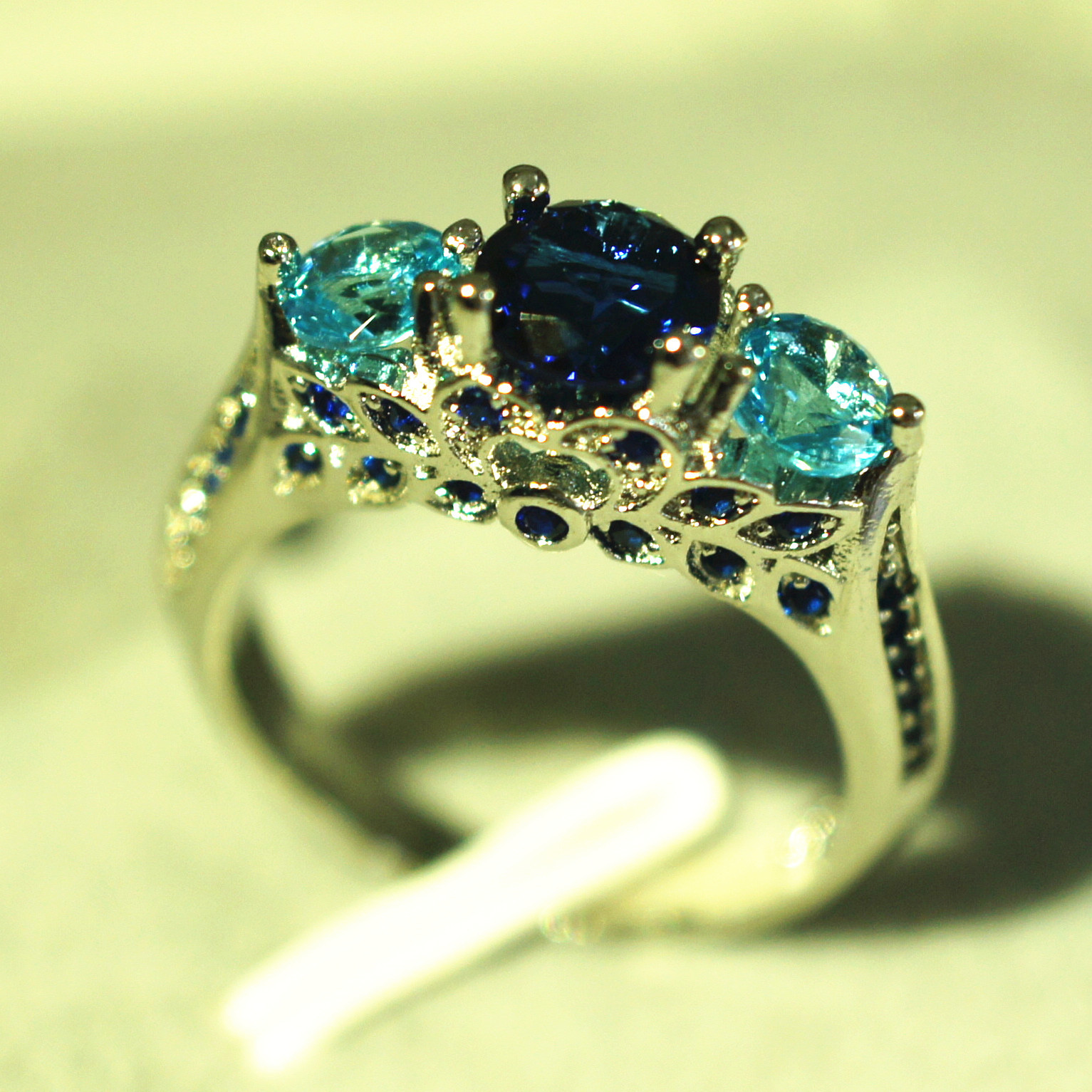 饰品 欧美跨境货源手饰品女 亚马逊ebay热卖创意蓝色水晶满钻戒指