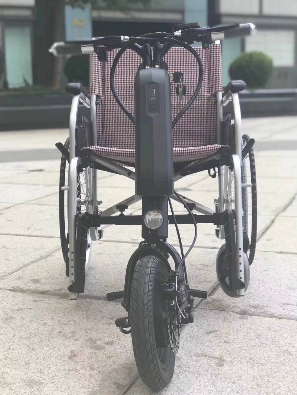 轮椅电动车头残疾人便携式锂电池手动轮椅电动驱动头