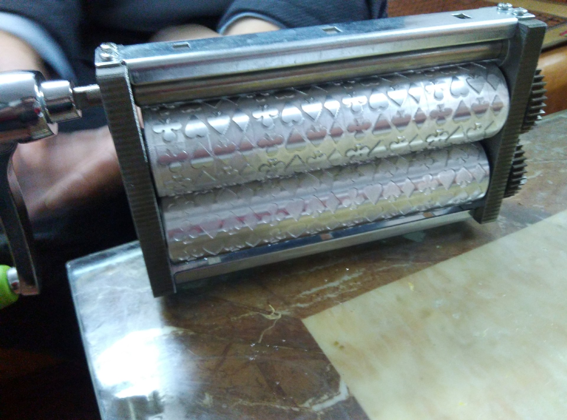 圆形辊轮360度雕刻 cnc浮雕立体加工三维立体工艺品雕刻设备加工