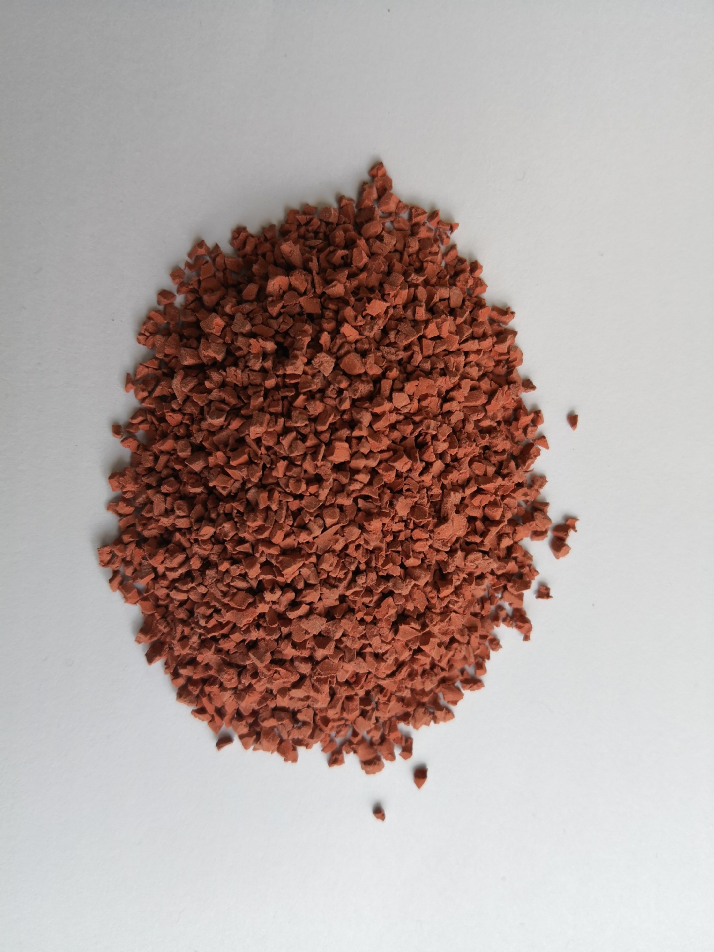 现货批发高弹性吸震epdm彩色颗粒体育运动场地橡胶跑道填充颗粒