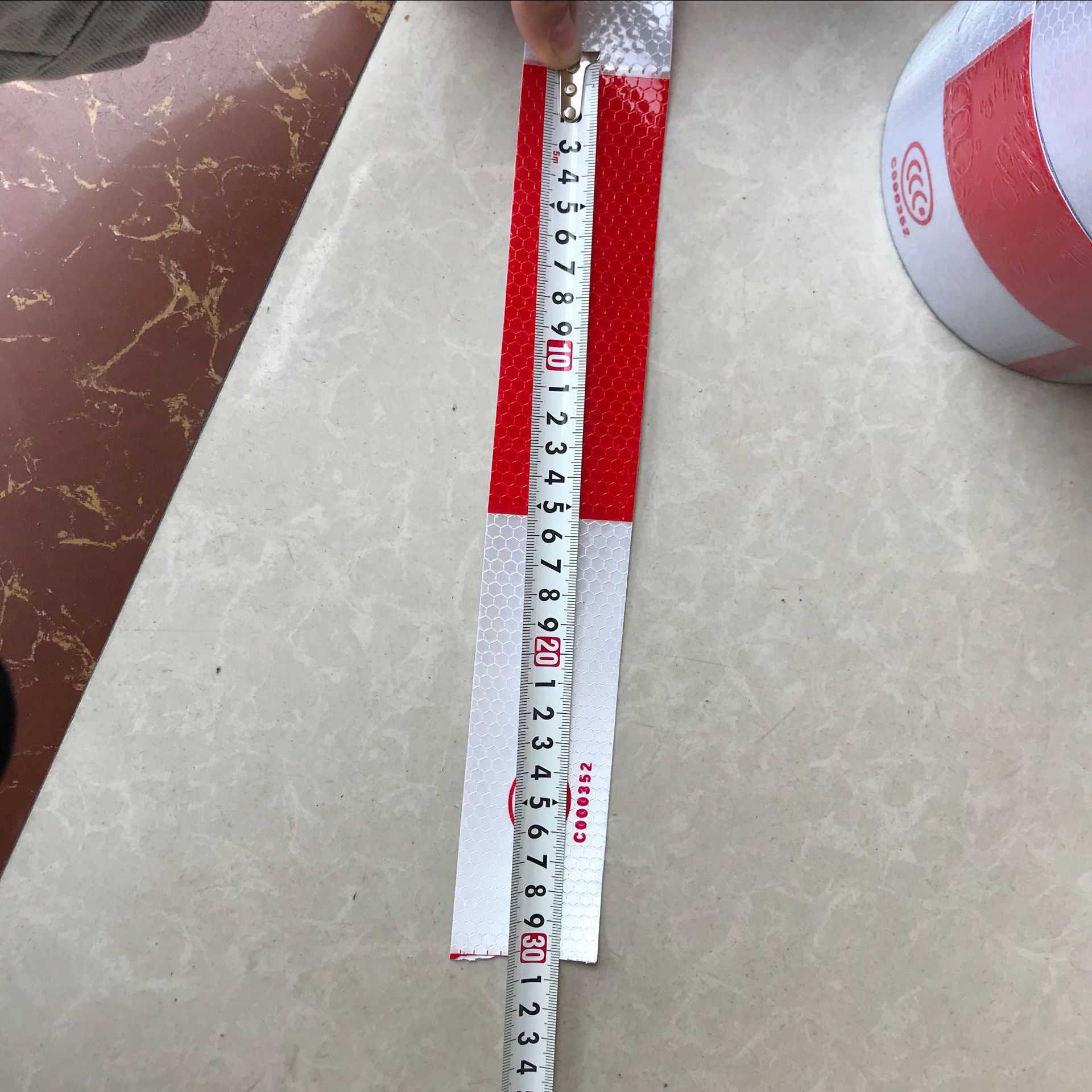 商品描述型号车贴规格3c车贴订货号071系列反光贴颜色红白色耐候性40