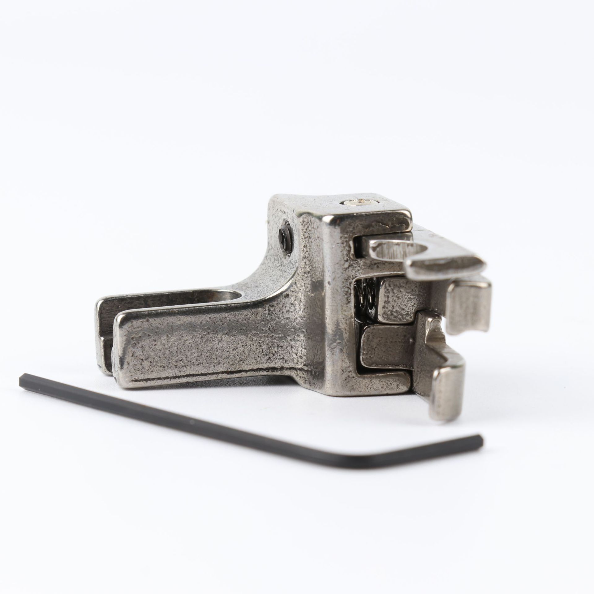 工业平车缝纫机零配件高低止口压脚全钢仿钢粉末高低压脚厂家直销