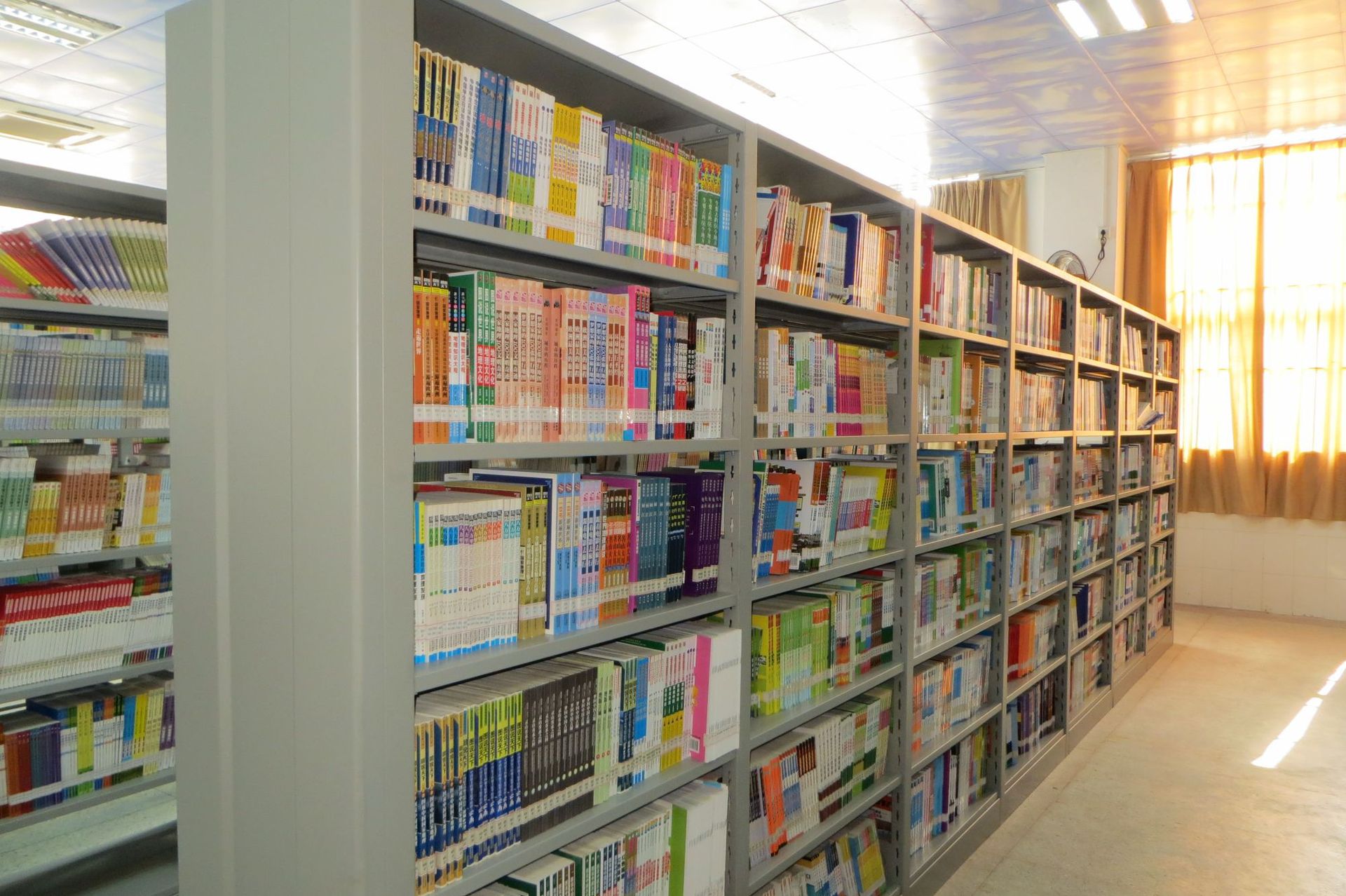 广州书架定制 密集书架供应 货架定制 字画架油画架供应定制