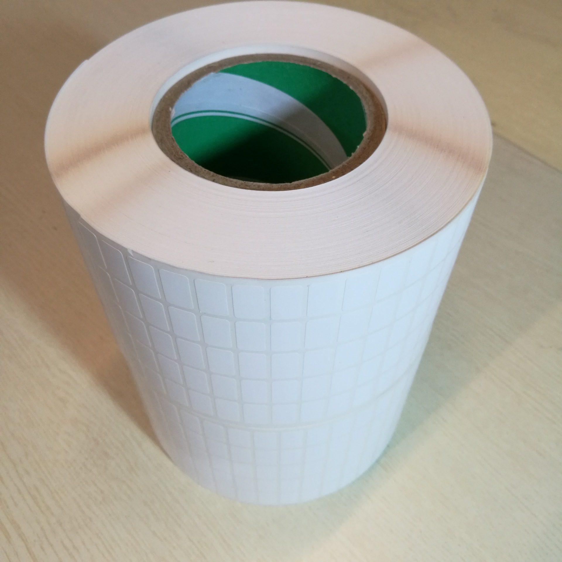 pvc不干胶合成纸标贴打印纸厂家直销 可定制尺寸 包邮