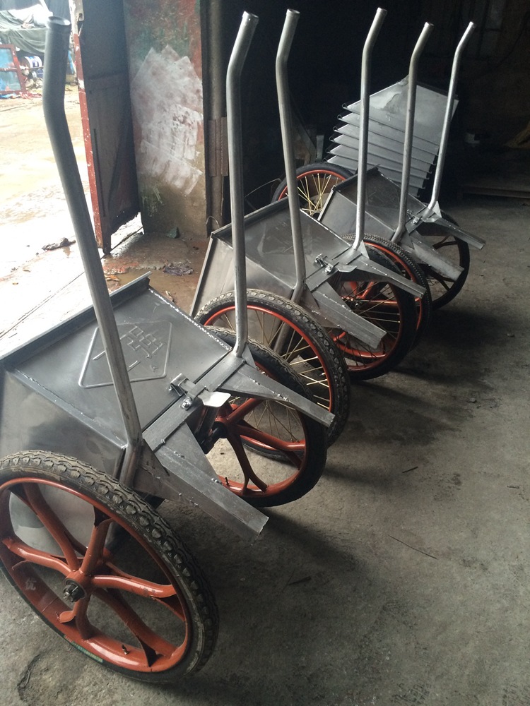 可拆卸折叠建筑工地手推翻斗车外贸出口手推翻斗车双轮翻斗手推车