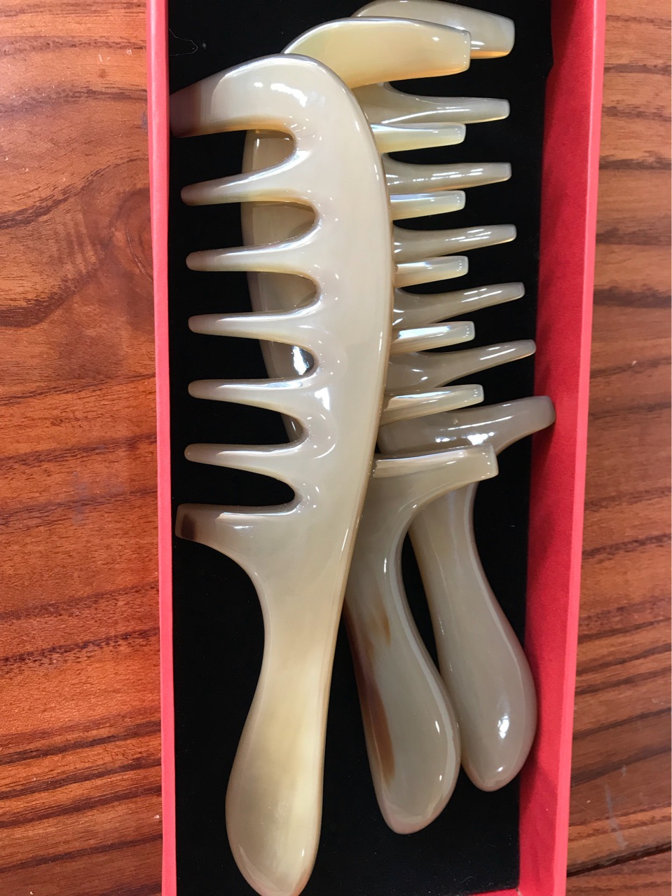 厂家直销精品白牛角梳按摩梳大号头梳头部按摩大齿梳美发梳子