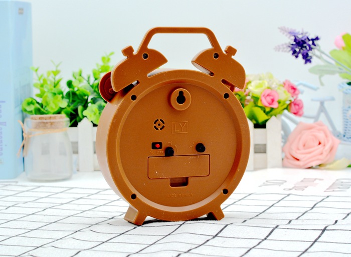 钟表批发创意卡通棕色小熊打铃立体数字闹钟学生家居用品公司礼品