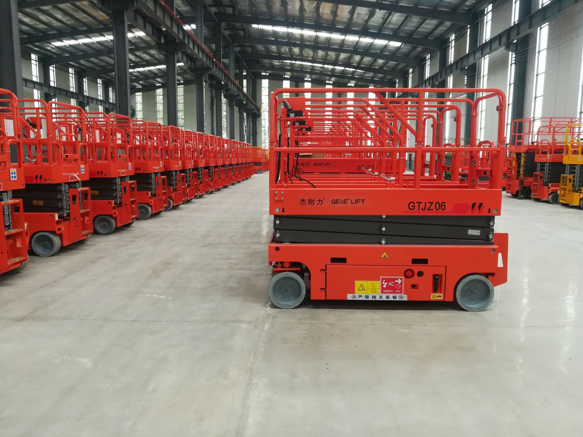 供应自行走电动液压升降平台全自行式升降机剪叉移动式高空作业车