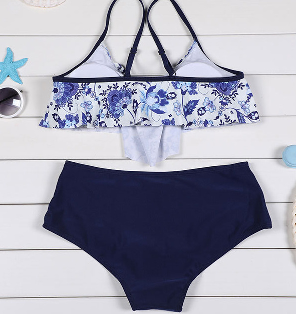 平胸妹子胸膛较窄,但是平胸也是好处多 