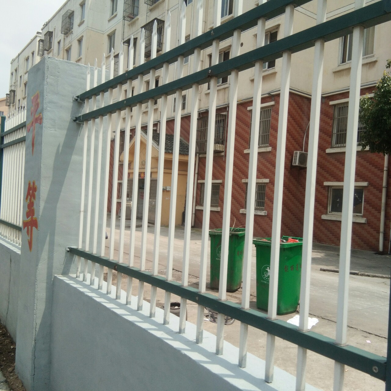 南京锌钢护栏小区学校工厂外墙栏杆围挡无锡泰兴姜堰锌钢护栏厂家