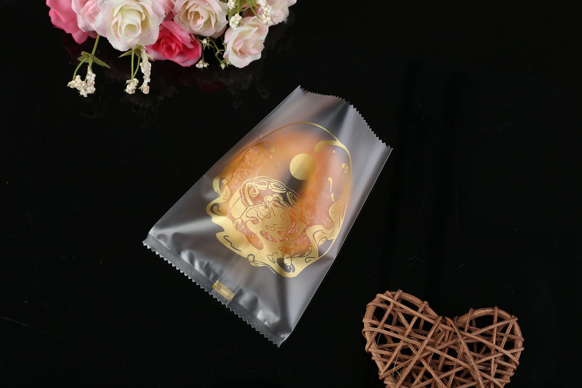 厂家直销金色黄龙款50克-100克磨砂复合膜中秋月饼包装袋100个/件