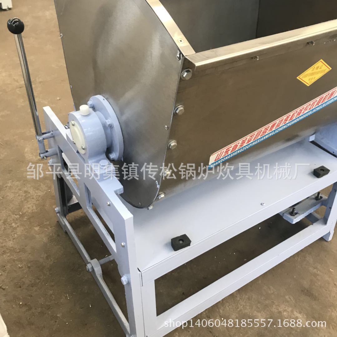 按照机器维护要求定期加油.     在和面时,应盖好箱盖.