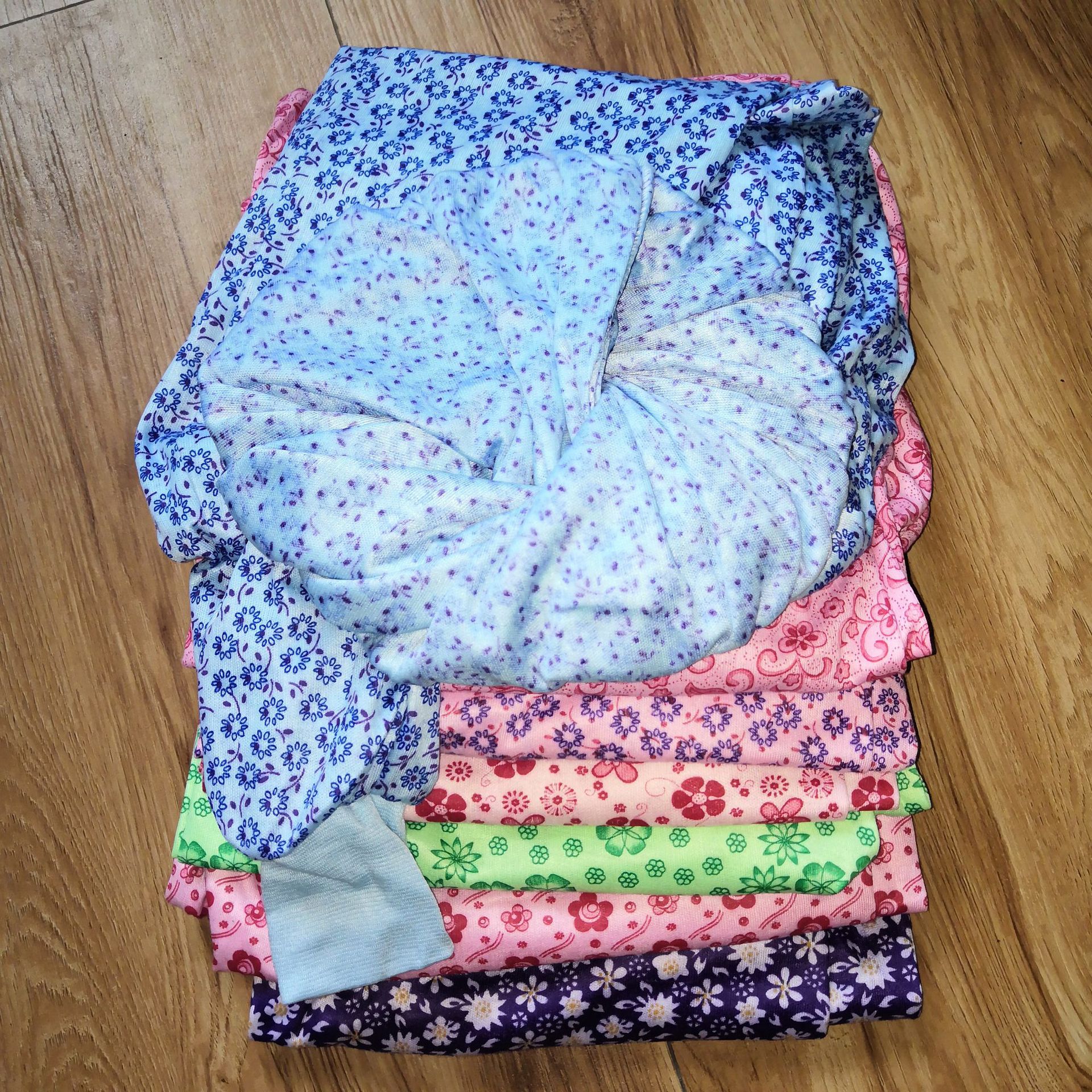 市场热销超市特价女士印花保暖衬裤十元模式地摊跑量女士花秋裤