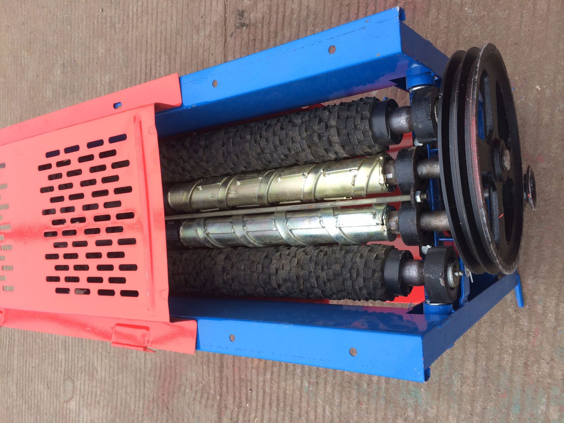 新款家用小型玉米脱粒机 省力安全棒子扒皮机 小款玉米剥皮机