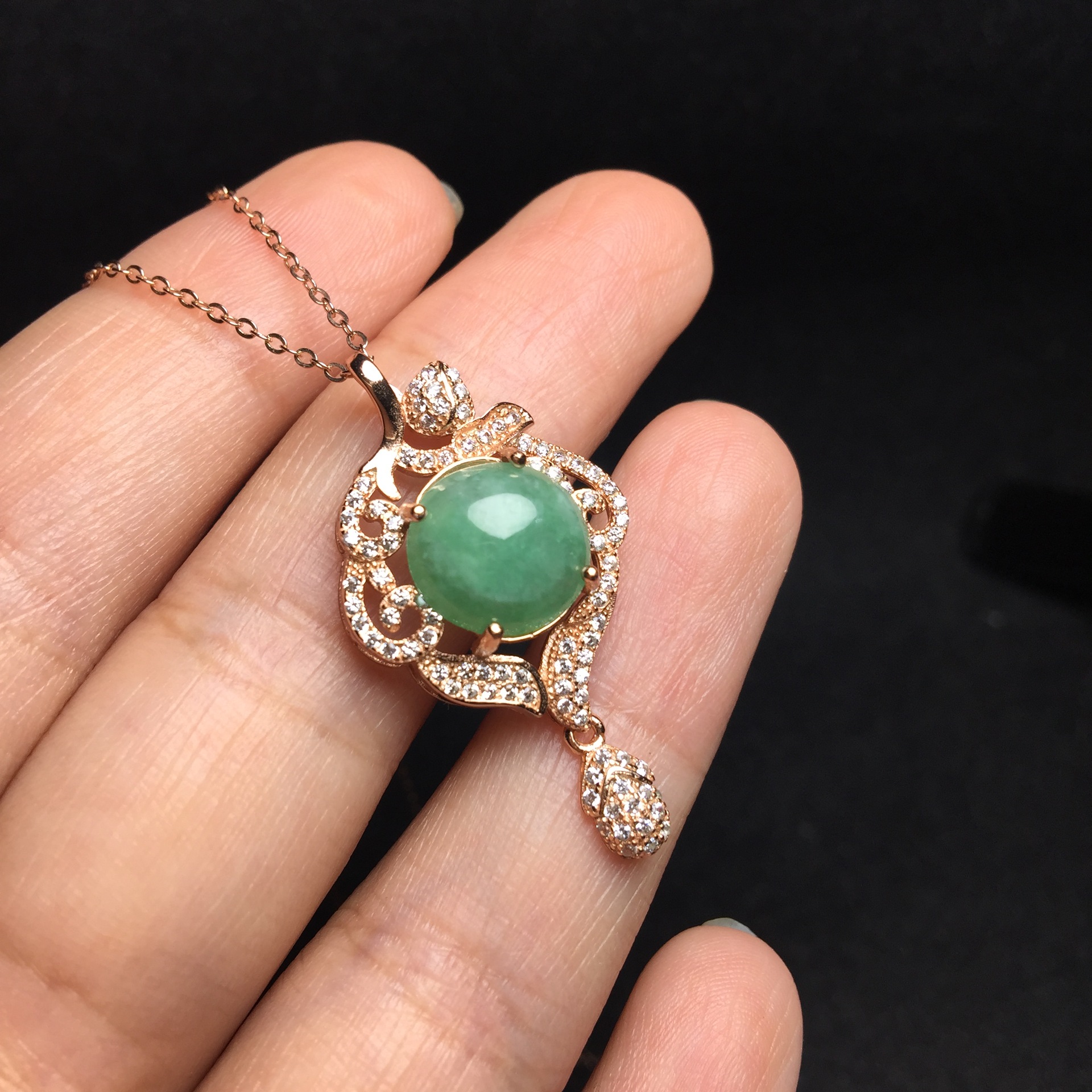 彩宝首饰 925银镶嵌天然翡翠吊坠 款式新颖独特简单大方