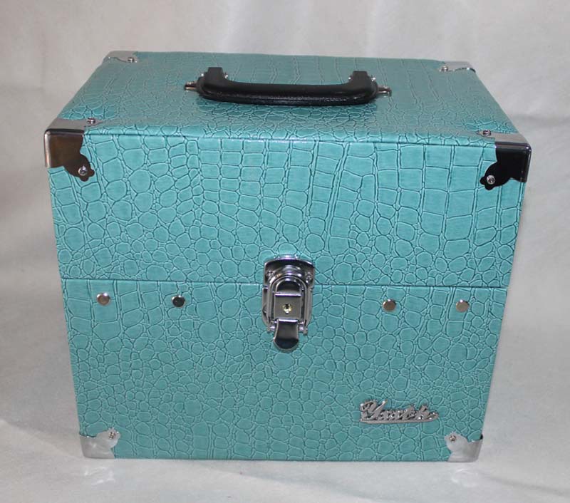 新款多层化妆箱大容量化妆品收纳箱纯色美甲箱手提纹绣箱一件代发