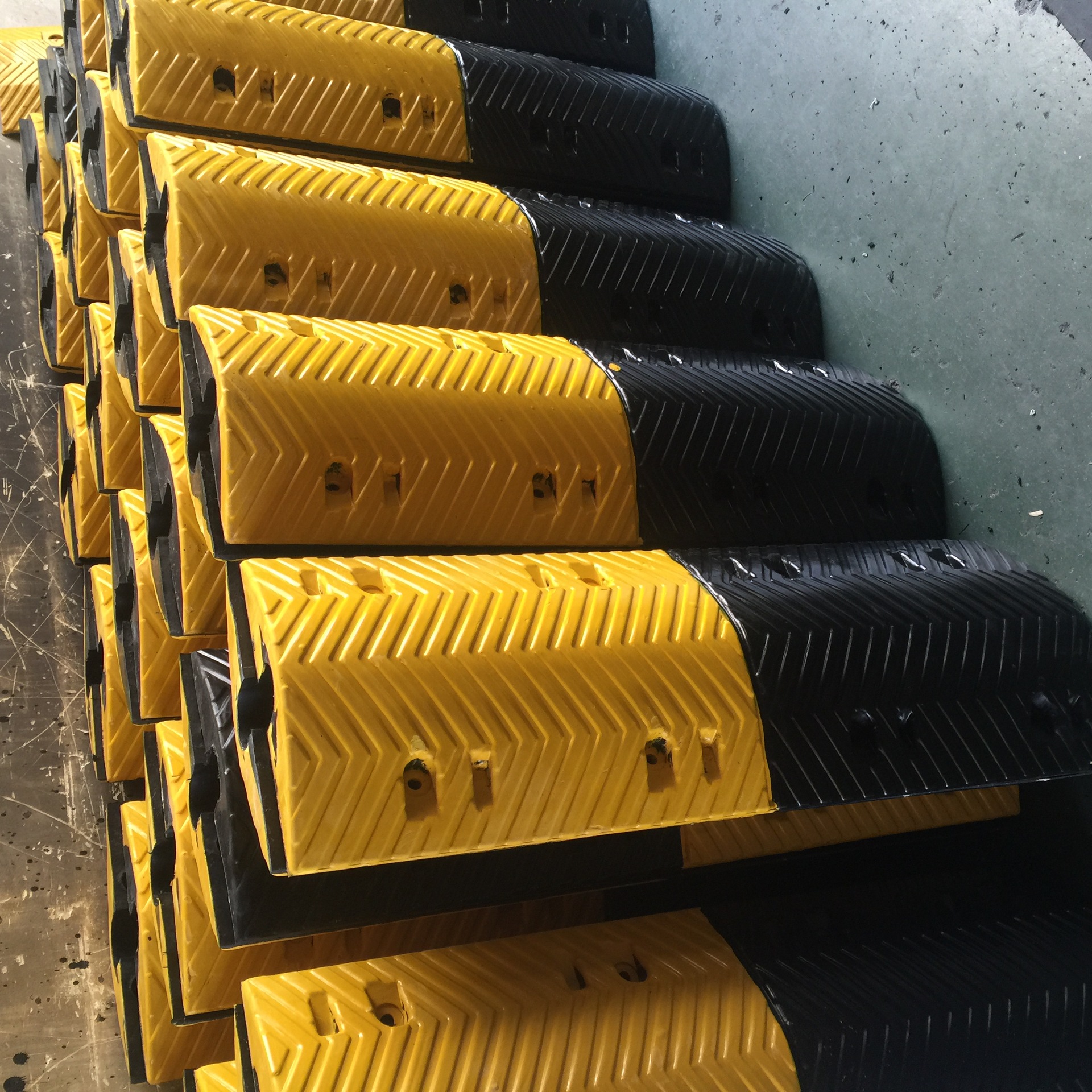 减速带二线槽pvc橡胶过线板盖线板电线压线板走三线槽单线槽