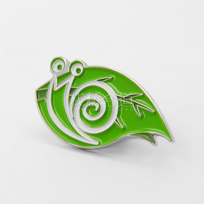 可爱卡通手办蜗牛徽章 绿色烤漆银色金属胸章 促销活动漫胸针定制