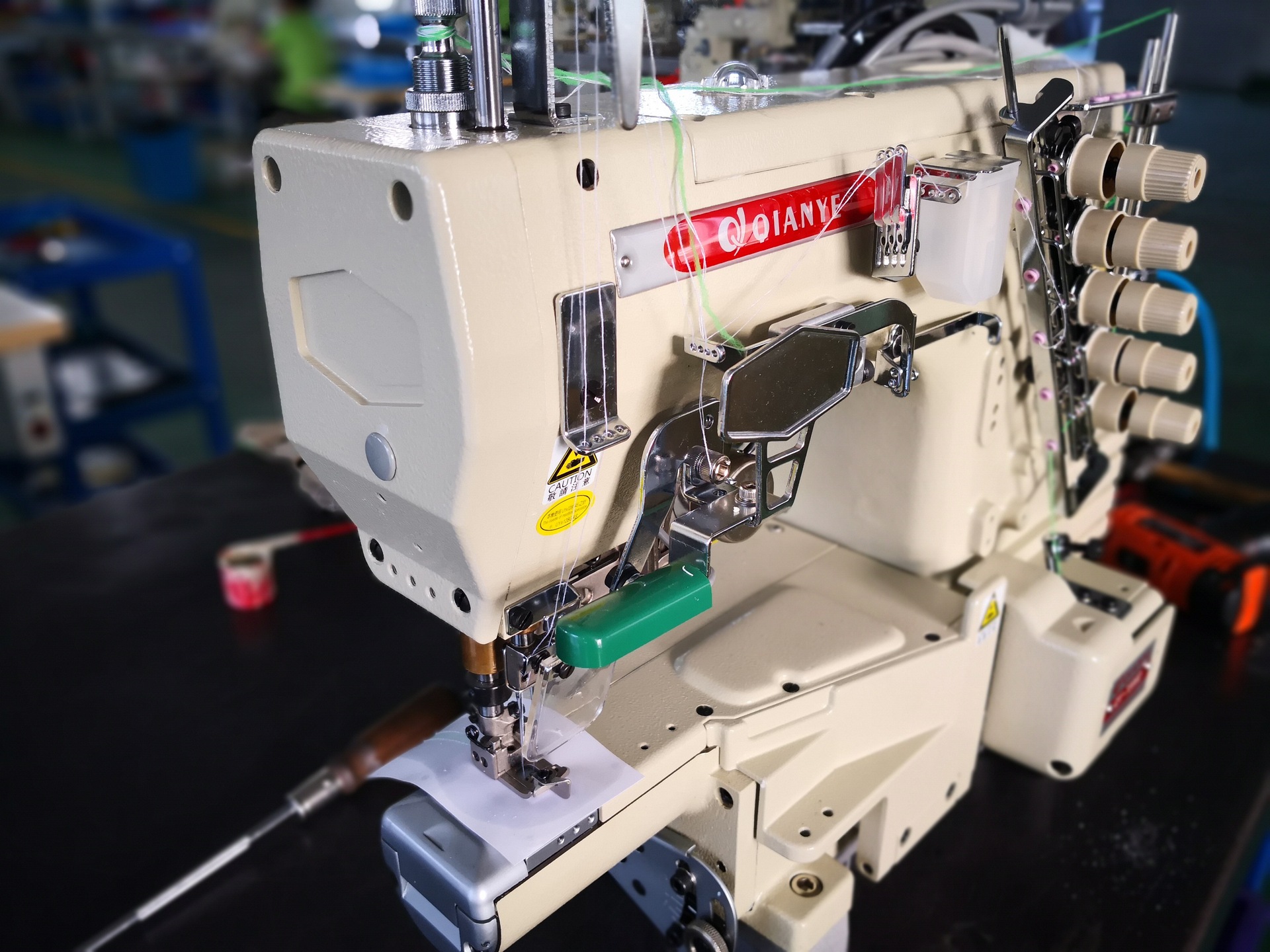 720细嘴三针五线绷缝机 横筒式787冚车 小嘴电脑自动剪线绷缝机