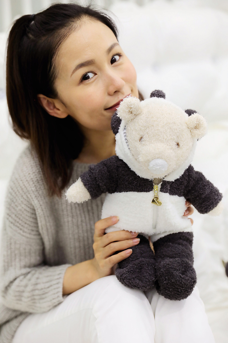 工厂现货毛绒熊猫衣服的小熊玩偶原创手拿玩具卡通熊公仔批发定制